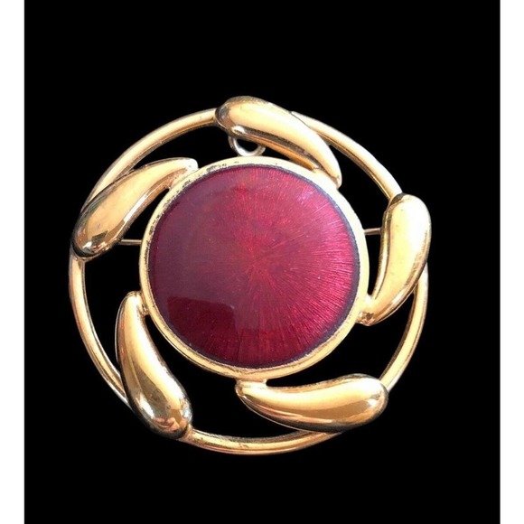 Round Gold Tone w/ Pods Dark Cherry Red Cabochon Center Brooch Pendant NEW CHAIN - Picture 2 of 4